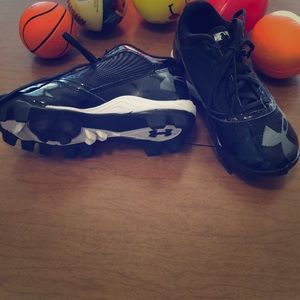 Underall children’s cleats Black 11.good condition